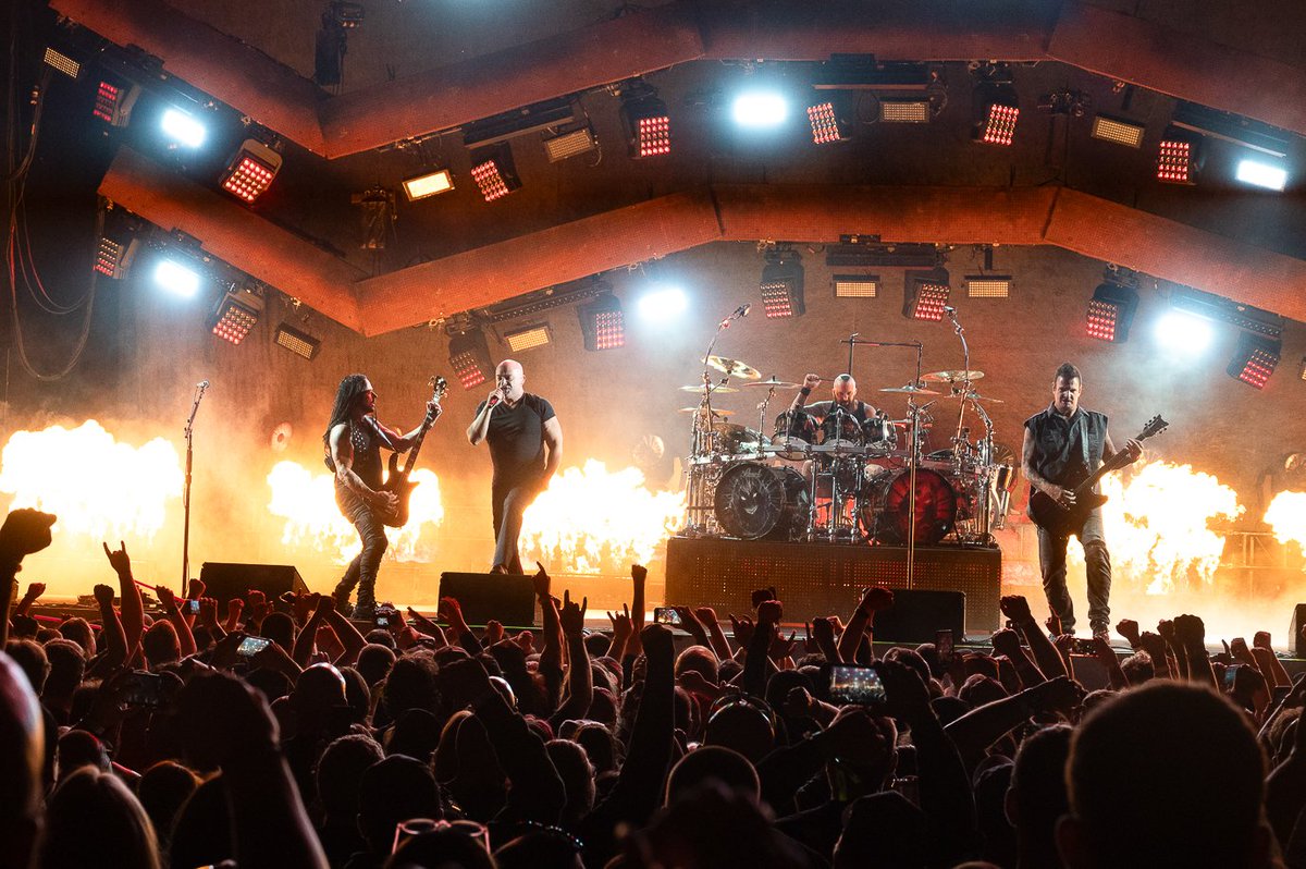 MusicMarauders's tweet photo. Perspective of @Disturbed @breakingbenj & @jinjerofficial from @BankNHPavilion in Gilford, NH is live on https://t.co/dM28zcIbhZ courtesy of Arlene Brown!
#Disturbed #BreakingBenjamin #Jinjer #BankNHPavilion #NewHampshire #LiveMusic #MusicPerspective #MusicMarauders https://t.co/fPNCLNx6vL