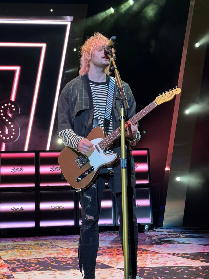 best_michaelpic's tweet photo. Philadelphia, Pennsylvania #The5SOSShow #The5SOSShowPhiladelphia https://t.co/rUrN5ePRhc