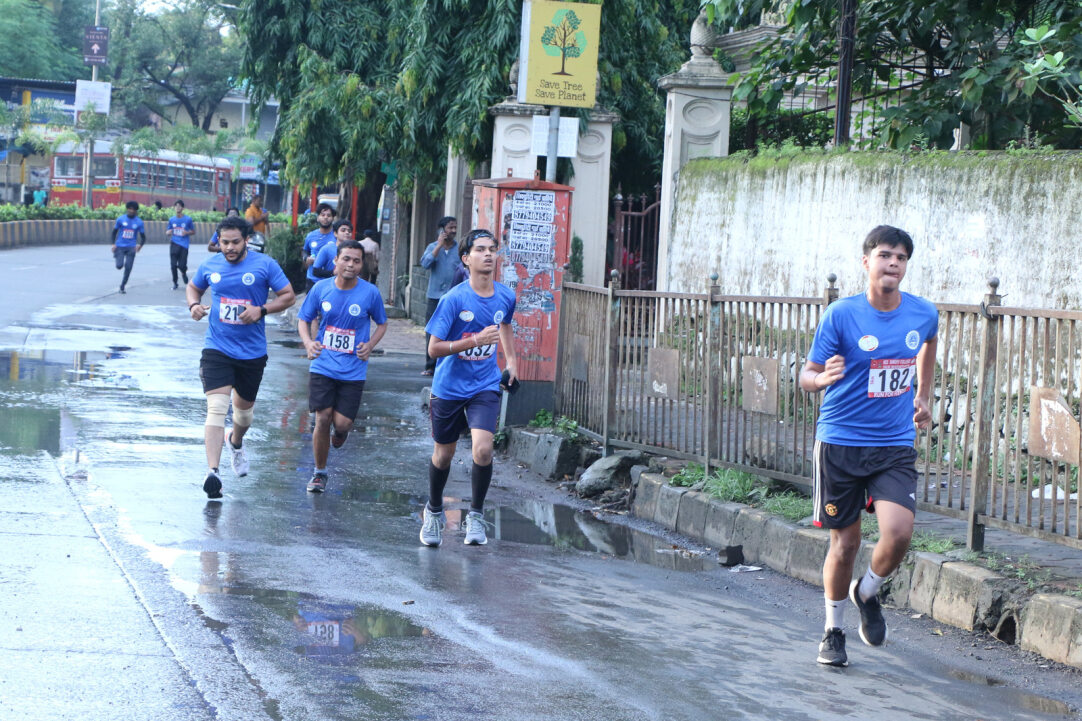 ChessboxingMumb's tweet photo. Pre-Celebration of National Sports Day.
Our KES Gymkhana Community organised 5K Marathon
#RunForFitness & our Champion Women Boxers had secured the place 1st,3rd &4th #womenpower #boxer
#FitIndia #KheloIndia #NationalSportsdayWeek #marathon #fitness #activesunday #positivevibes https://t.co/asMY0wsXSj