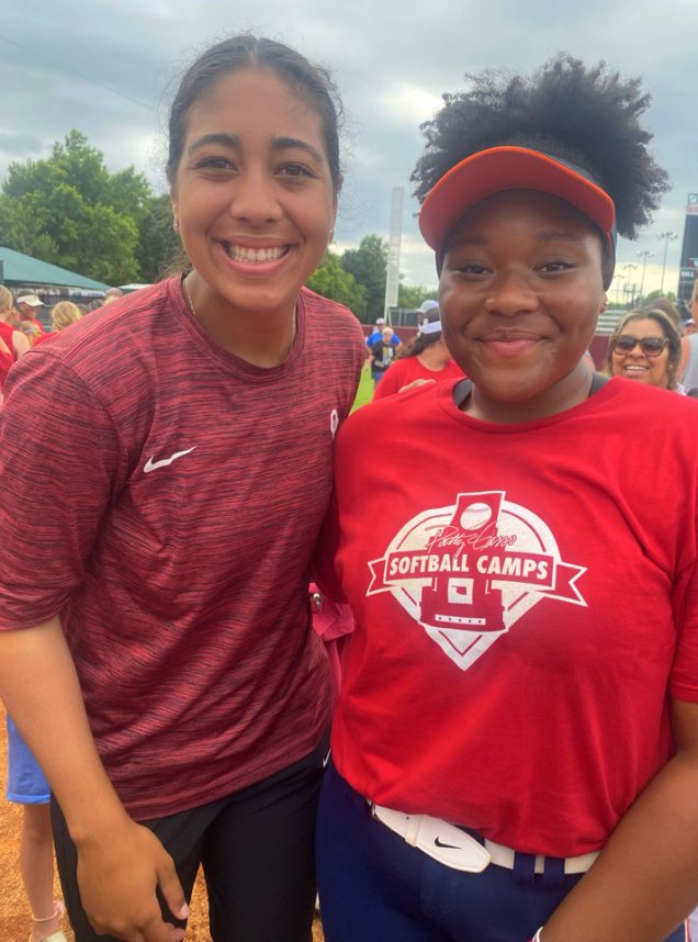 KierstenN81704's tweet photo. This summer, I was blessed with the opportunity to attend an OU Softball Camp. I learned so much offensively, hitting 7 dingers and defensively at first and at home. This was definitely one of the best camps I’ve been too! Thank you to the OU coaching staff! Go Sooners! 🔴⚪️ https://t.co/ff9uBXYjWJ