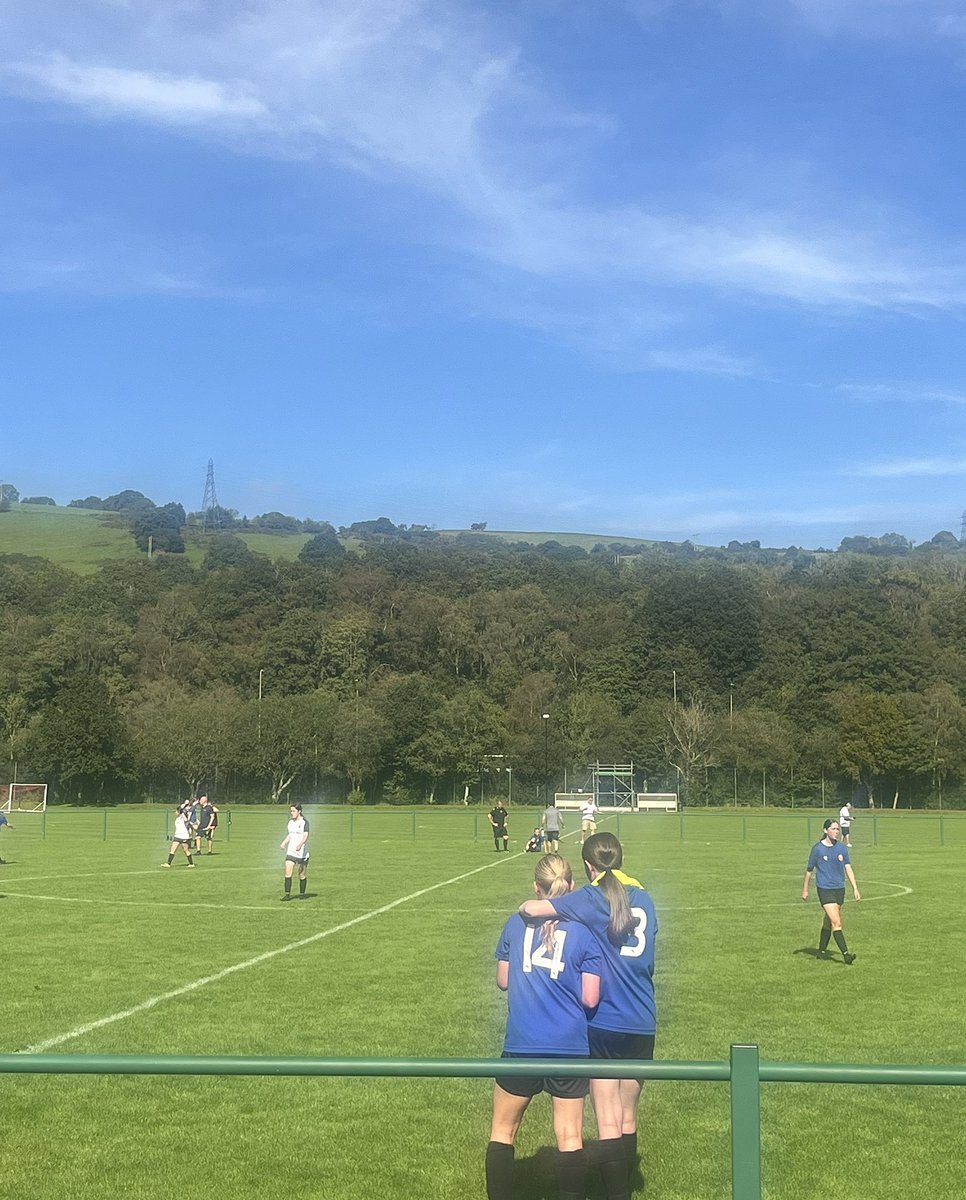 Jones_Alison_UK's tweet photo. The day summer decided to make a late appearance and the @CDFW_Reds pulled out everything in uncomfortable conditions to win their qualifying round of @FAWales @ButeEnergyWales U16s Girls Welsh Cup - first competitive game of the season &amp; they were fab! Well done girls ⚽️👏🏻 ☀️ x https://t.co/5taYpFtDlB
