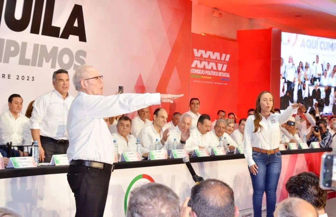 Celebrando el Triunfo de @manolojim !!
En #Coahuila si hay #PRI 
@PRICoahuila 
Reconocimiento al trabajo del Gobernador @mrikelme 
Toma de Protesta 
Don Carlos Robles 
@OliviaMtzLeyva 
@CNOPCOAHUILA