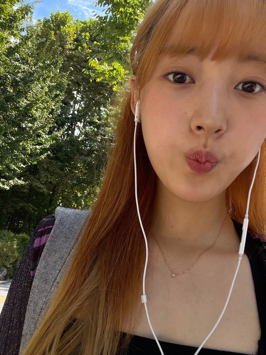 brseojeong's tweet photo. [ WEVERSE ] · 02.09.23 

 "O clima está bom ki-lings ♡
Tenham um ótimo final de semana ♡"

#위키미키 #WekiMeki #세이  #seiverse https://t.co/PSZ2e4CDFH