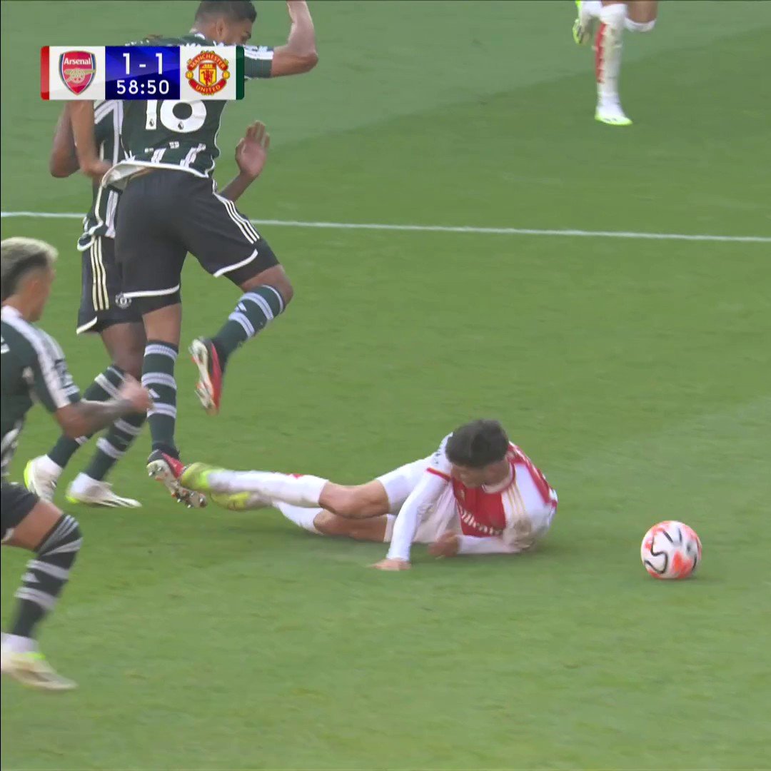 SkySportsPL's tweet image. NO PENALTY! ❌
