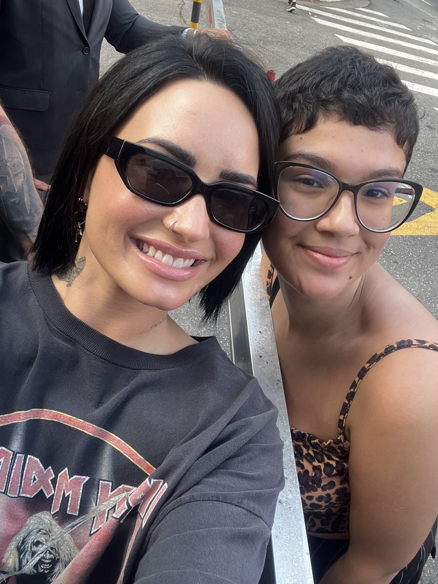 jovs met demi 🫀 tweet media