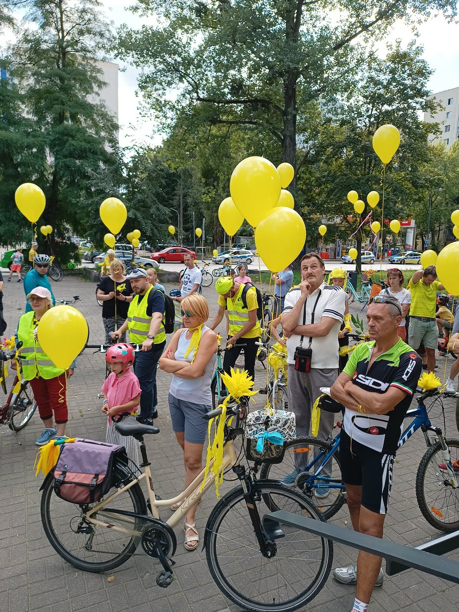 SkubidaAneta's tweet photo. Today with #WolaMieszkańców and friends we organized 7th Warsaw's Biking Parade. #SustainableMobility #History #LocalIdentity and #Community are the underpinning concepts and values. Big thanks to the Wola District's Mayor @KStrzalkowski for the support &amp; participation! https://t.co/YeK51ASsDn