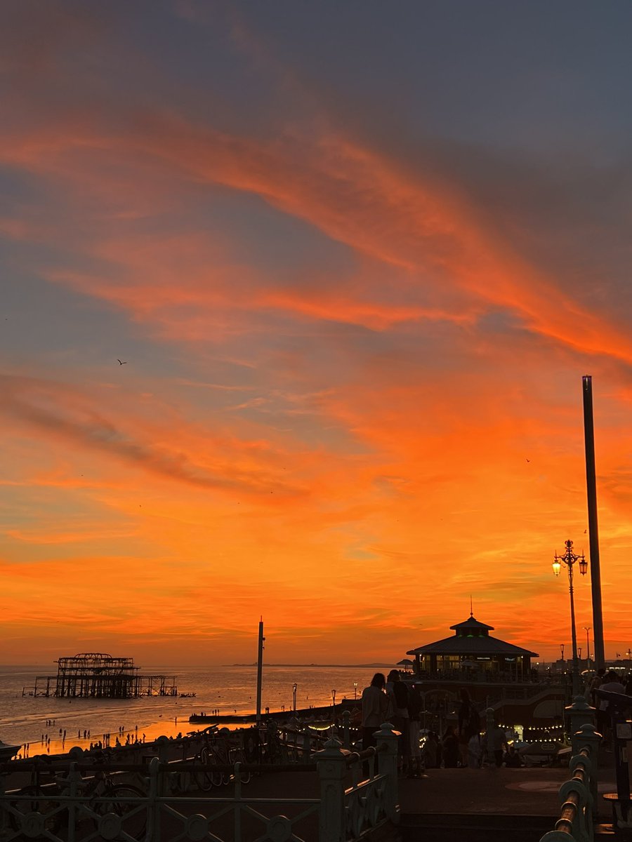 One of the best sunsets I have ever seen, saw so many different colours. I couldn’t ask for a better end to our first evening in Brighton 🤯🌅 #sunset #brighton #lovebrighton #brightonup @Love_Brighton