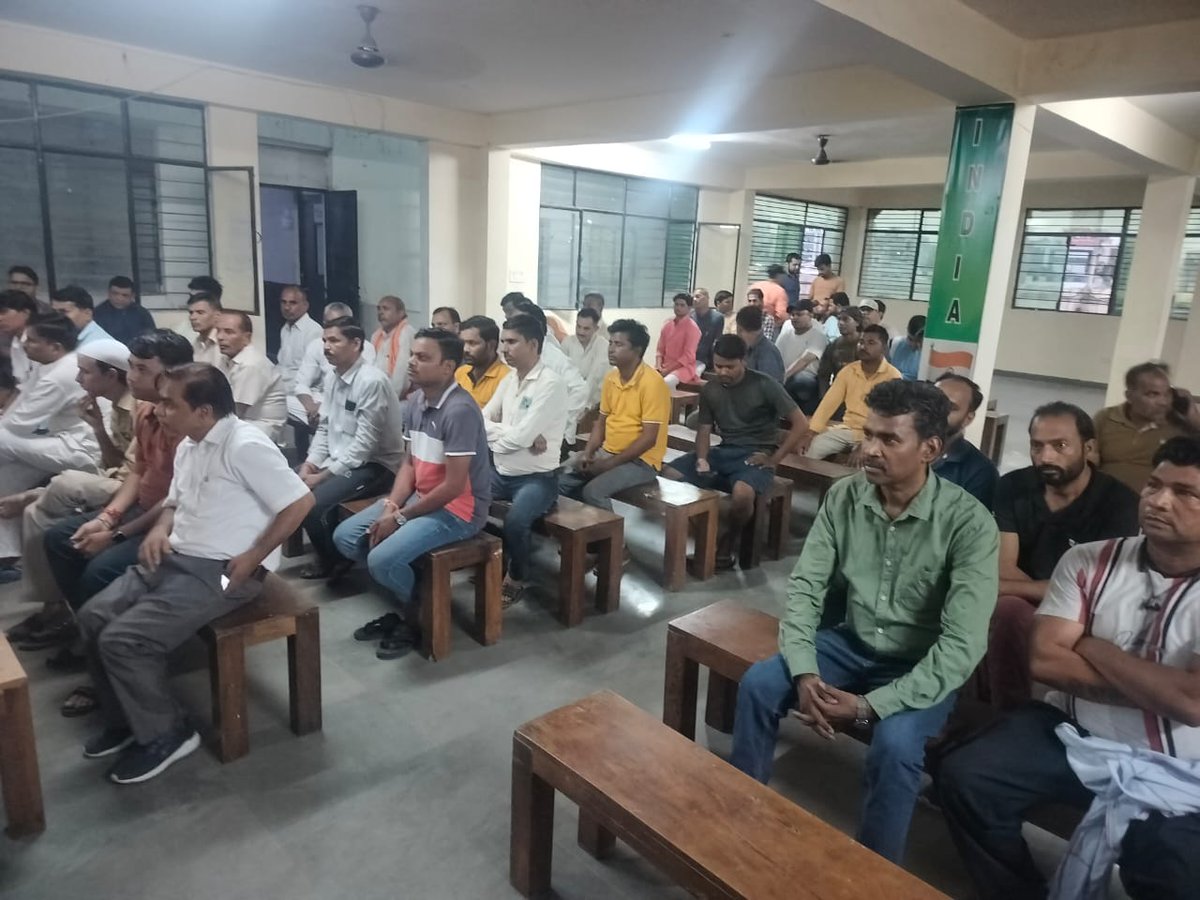 खोड़ा मकनपुर मंडल में आज मेरी माटी मेरा देश कार्यक्रम का आयोजन माननीय अध्यक्ष <a href="/IndMukeshsharma/">Mukesh Sharma</a> के द्वारा किया गया। मुख्य अतिथि गाजियाबाद महानगर महामंत्री माननीय राजेश त्यागी के द्वारा सभी कार्यकर्ताओं और प्रबुद्ध नागरिकों को संबोधित किया गया और इसके महत्व को विस्तार से बताया गया