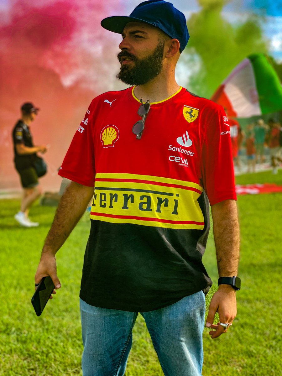 Skettolo_'s tweet photo. La mia prima volta a Monza, brividi. 🏎️🫶

#F1 #ItalianGP https://t.co/wAsxxQAPnF