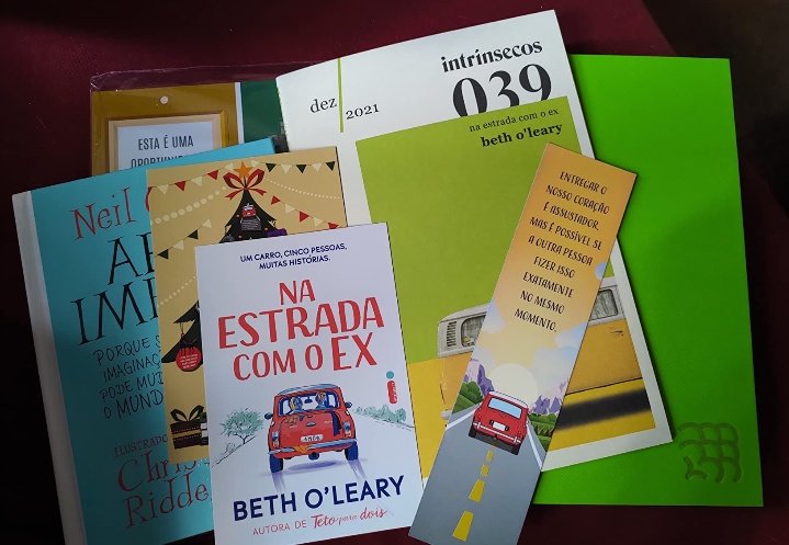 daniileitora's tweet photo. Eu tbm tenho essa caixinha e amo pq além do livro em capa dura e os brindes super legais, como por exemplo: marca páginas, ainda vem um livro de capa dura de brinde (Arte importa) vale muito a pena 😉 https://t.co/u0HNKF6Nlf