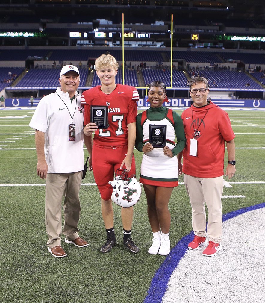 Congrats to Matt Dempsey and Navi Williams! They were presented awards prior to the Bell game for Academic Excellence! True “Student-Athletes” getting it done in and out of the classroom. Great job Wildcats! @LNHSwildcats @ltgoodnews @LNWildcatsFB @LNFanSection_