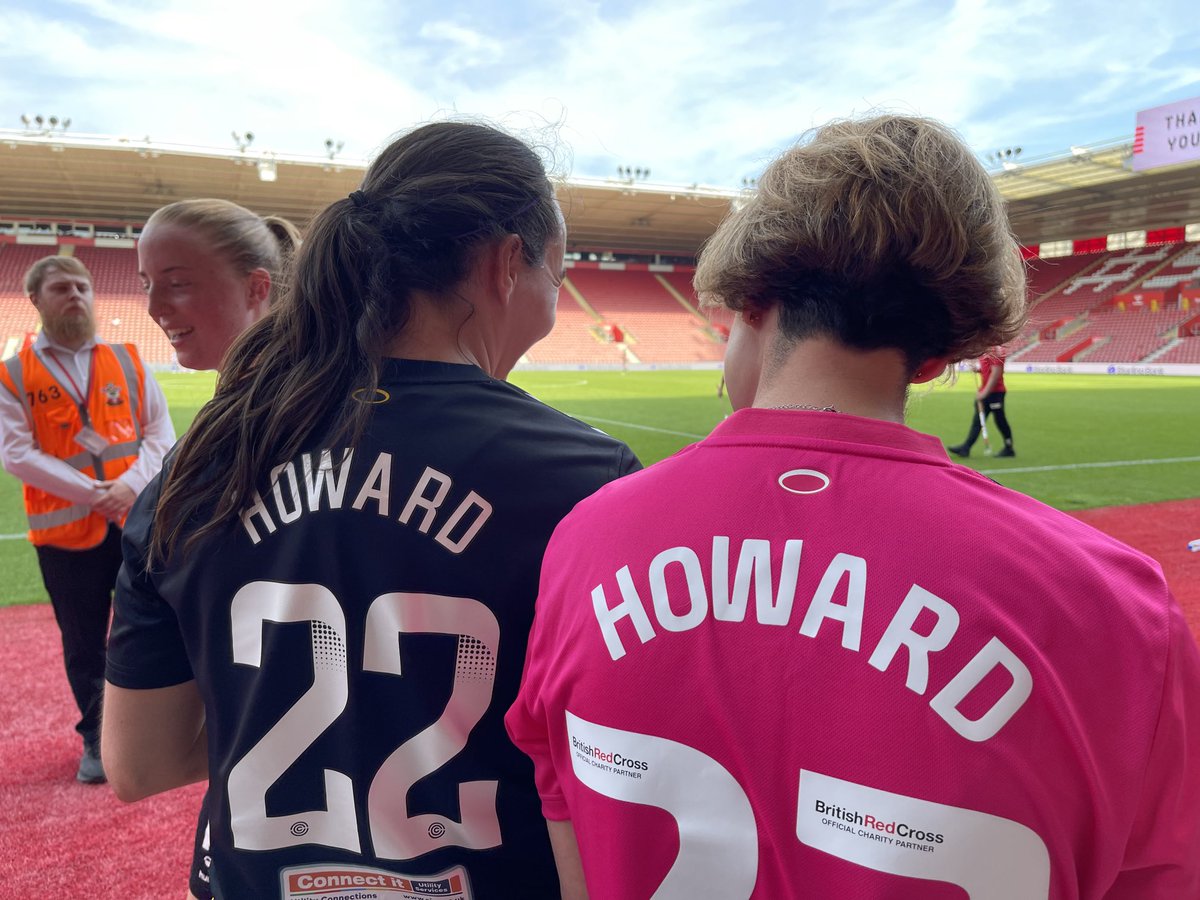 TenaciousCeeEl's tweet image. #superfan and ⁦@BethanyMay95⁩ 🧤 ⁦@SaintsFCWomen⁩
