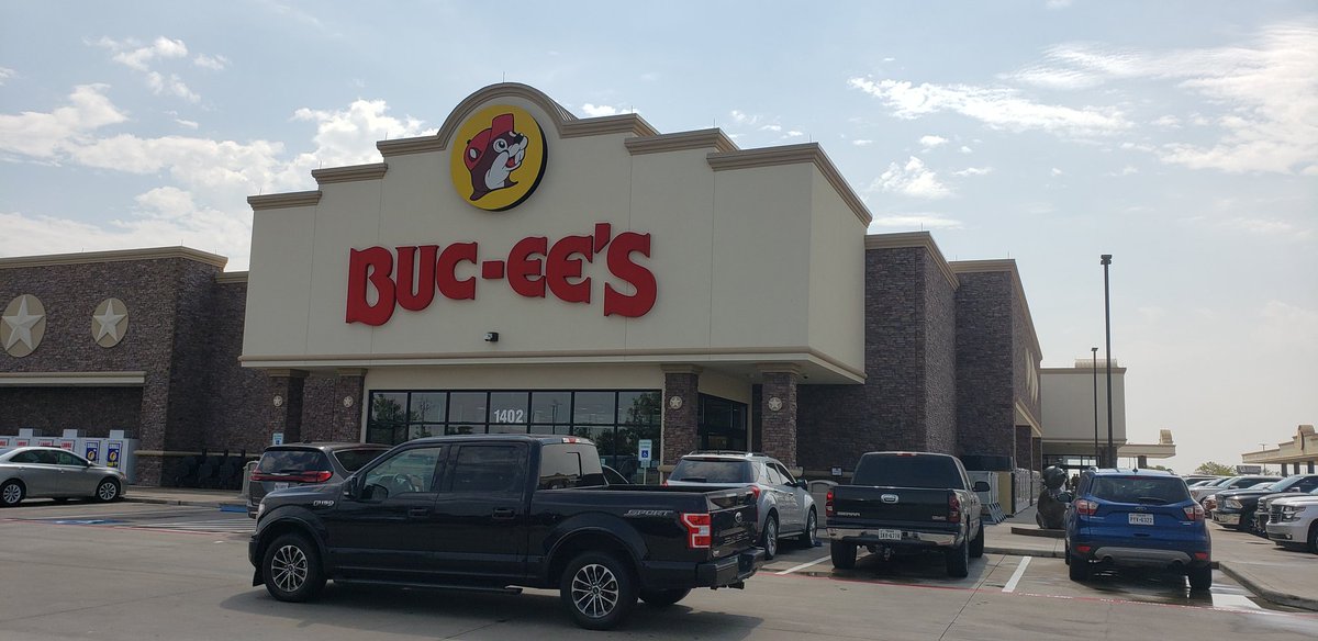 davidg_1392's tweet image. Everyone else is stopping at Buccee's so why the hell not? 🤷‍♂️ #EnnisTX