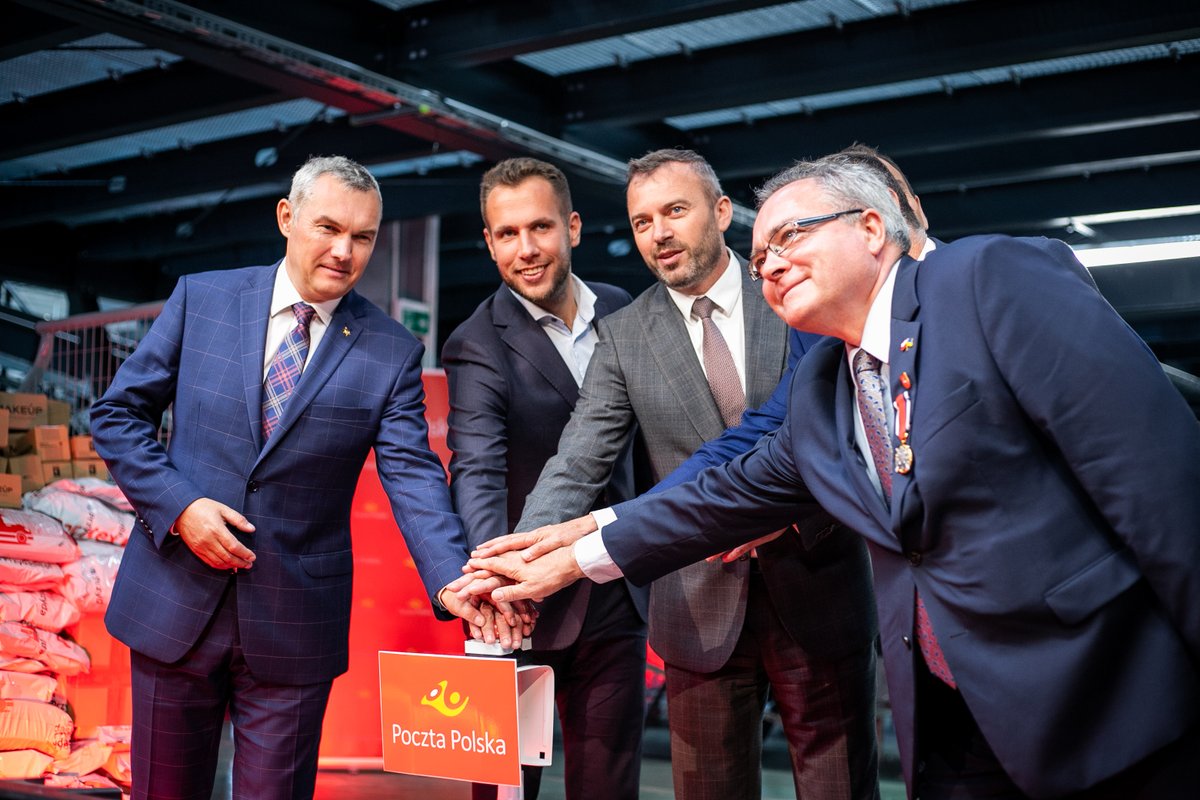 UPU_UN's tweet image. .@PocztaPolska launches a new #ParcelSorting machine at its sorting center in Lublin with operational efficiency of approx. 7,000 parcels per hour. This is the 2nd out of 3 modern machines for automated sorting of CEP shipments that the post is putting into operation this year.
