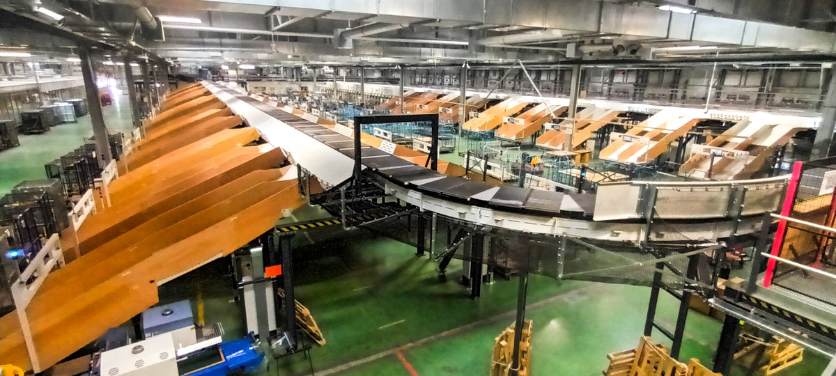 UPU_UN's tweet image. .@PocztaPolska launches a new #ParcelSorting machine at its sorting center in Lublin with operational efficiency of approx. 7,000 parcels per hour. This is the 2nd out of 3 modern machines for automated sorting of CEP shipments that the post is putting into operation this year.