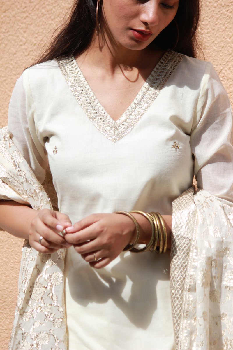 Seher - Hand Embroidered Kurta Set
Shop here 
mogradesigns.com/collections/sh…