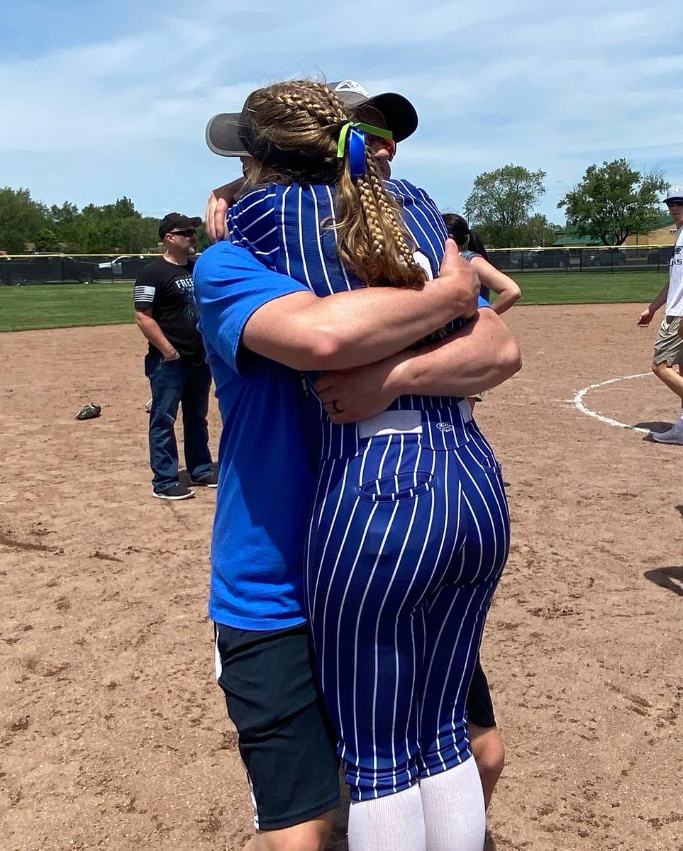 rywilliams23's tweet photo. And an extra special shout out post to my dad, who has been with me every single step of the way, my rock, my biggest fan, my hitting/fielding coach, i cannot thank him enough for allowing me all the tools i could ever ask for to reach this success. i love you forever! https://t.co/gELrVepLKa