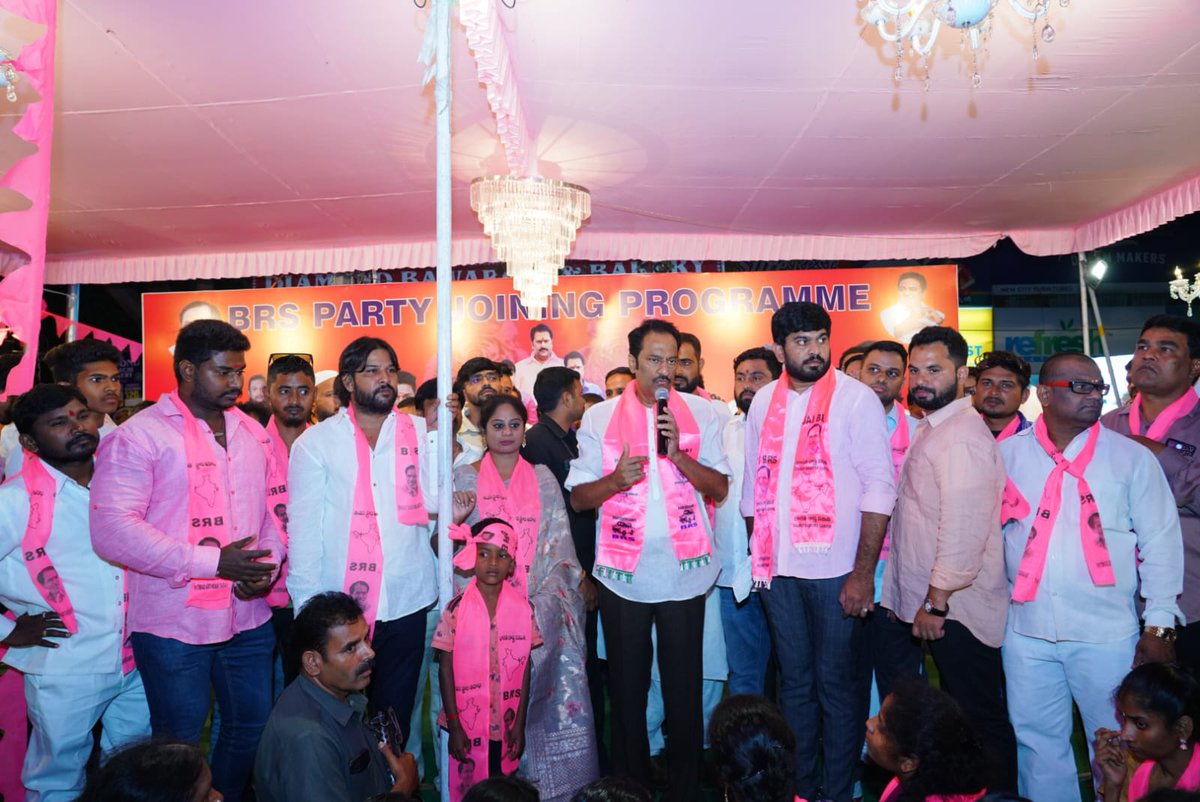 MGNMLA's tweet photo. ఈ రోజు ముఖ్యమంత్రీ వర్యులు శ్రీ కేసీఆర్ గారు ప్రవేశ పెడుతున్న సంక్షేమ పథకాలను చూసి యూసూఫ్ గుడా డివిజన్ మరియు వెంగళరావు నగర్ డివిజన్ కు సంబంధించిన 500 మంది ప్రజలు బి అర్ ఎస్ పార్టీలో చేరడం జరిగింది . #cmotelangana #ktrbrs https://t.co/4kUezwSJ91