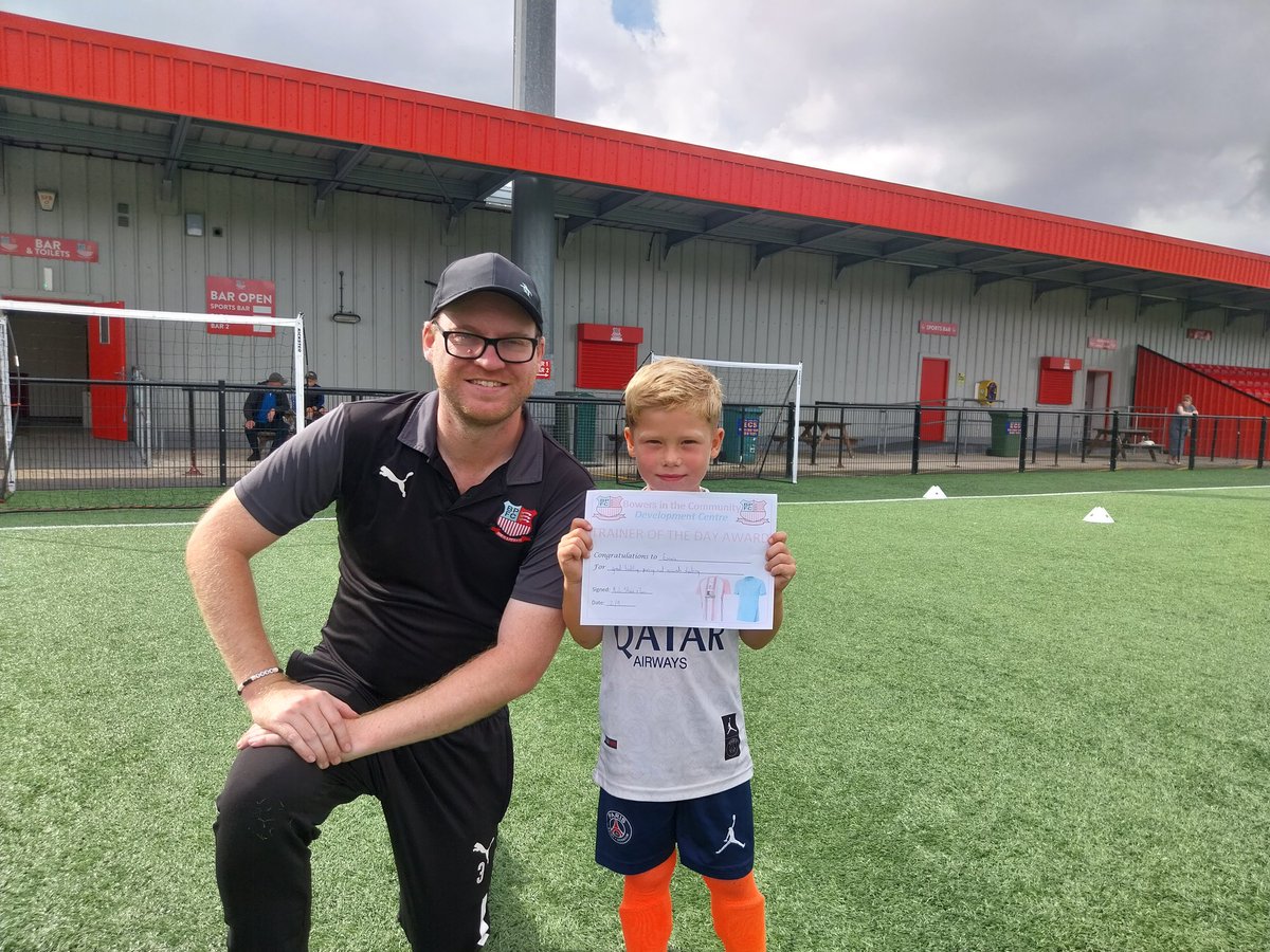 BandPCommunity's tweet photo. It was Emmie's first Community Session with us and he loved it. Great technical ability and excellent timing with his passing. #BowersCommunity #UpTheBowers #Basildon https://t.co/oJtHpg5l5P