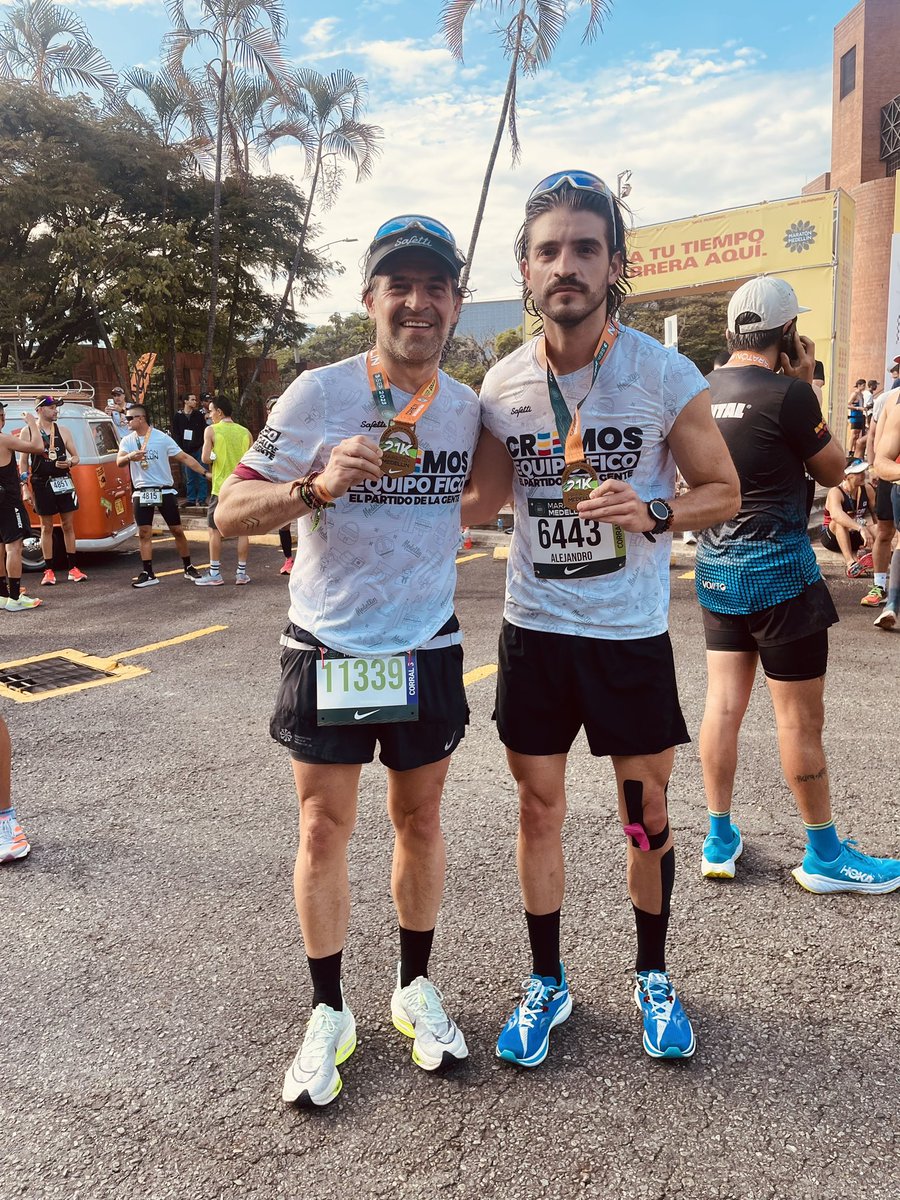 AlejoZuluaga_'s tweet photo. PR 🏅 1:38:08 
@MaratonMedellin 
#Runmaker 🏃🏼‍♀️🏃🏻
@ORTEMAN10 👨🏽‍🦱 https://t.co/w4dbJV9V5v