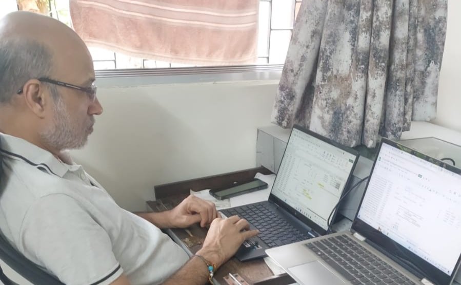 Is it very difficult to study &amp; manage professional work together?
When I sit to study, I think of work &amp; when I sit to do client work,I think of pending study. 
Does this happen with you as well?How do you manage?
Share your views &amp; tricks.
 #studytips #financialplanner #cfp
