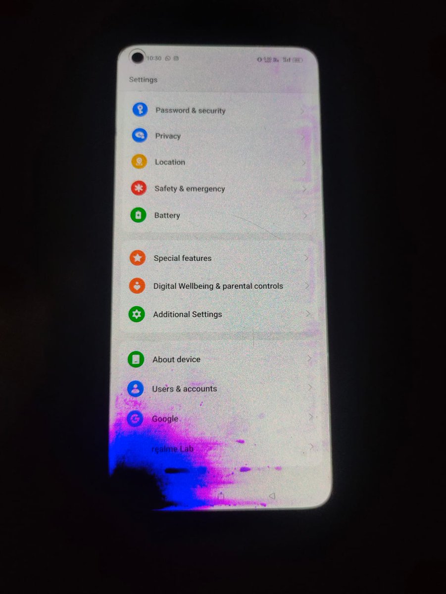 Iamrayence's tweet photo. After  updating a new version of software
Screen problems  have been observed.

This unexpected form @realmecareIN 
@realmeIndia @realmeglobal 
Please help me and fix this. https://t.co/tNHam05XLR