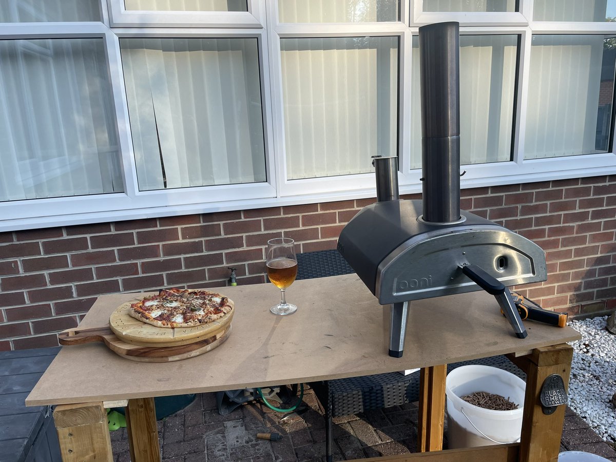 JamesTwynham's tweet photo. Night before term starts. Pizza and beer. Donโt mind if I do! #summerfinallyhere ๐ https://t.co/tU6v0ODxjR