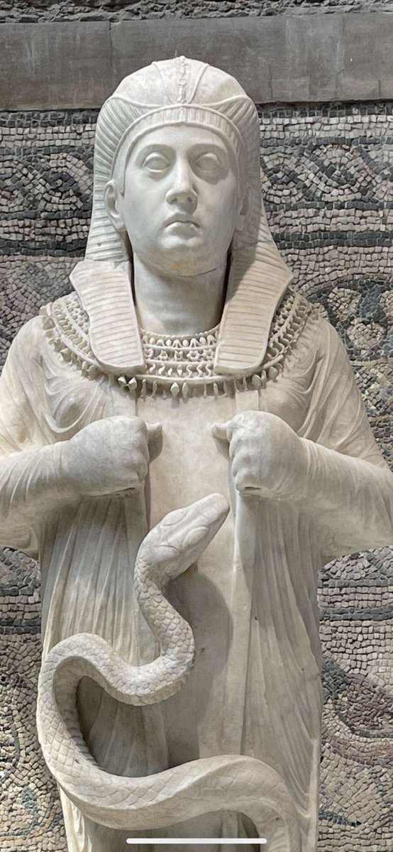 guiaderoma's tweet photo. Estatua de Osiris Chronokrator o “creador del tiempo”. Está divinidad egipcia estaba destinada a morir y a renacer de forma constante. Se le asociaba con el ciclo de las estaciones. Aparece rodeado por los anillos de la serpiente, que ejemplificaban el fluir constante del tiempo. https://t.co/v7Ata9DKxk