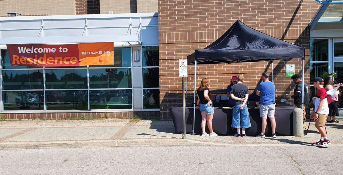 Welcome <a href="/MohawkCollege/">Mohawk College News</a> Students moving into residence this weekend.  It's a hot one out there, but move-in is very chill! 

Thanks <a href="/CampusCentres/">Campus Living Centres</a> for your great team and leadership!