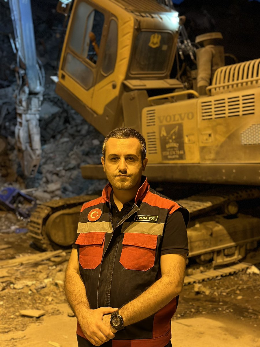 Tolga_Toy's tweet photo. Yıkılan sadece binalar değildi…
#Malatya https://t.co/kMSoDSk7UB