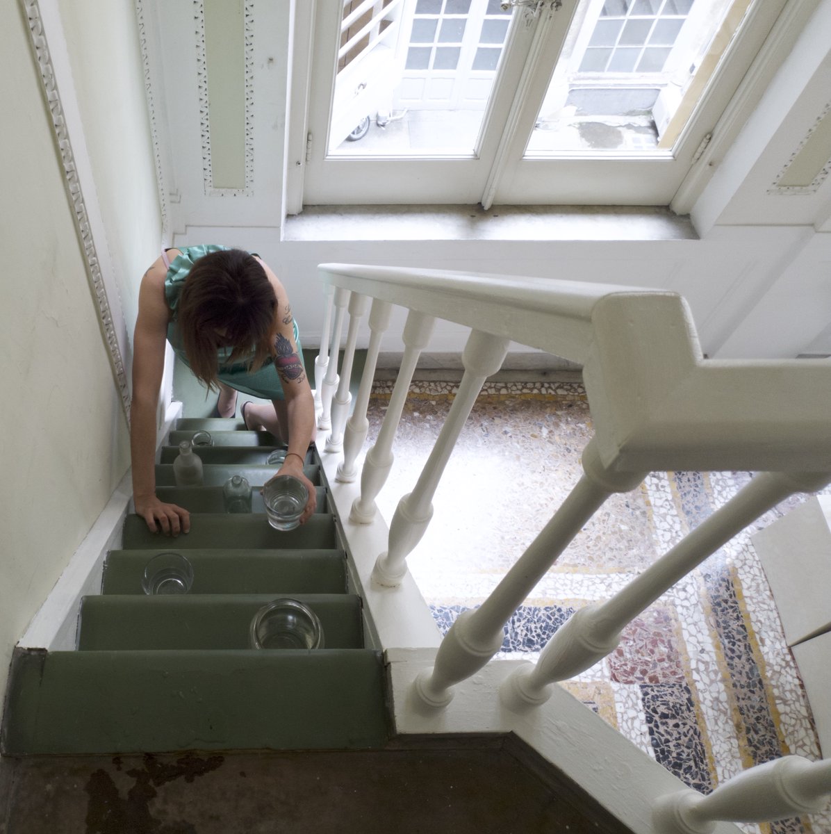 eleonora_chiesa's tweet photo. Sette, site specific video project and multiplos, for "Tre alla terza/Arte si fa design" #artshow, curated by #LuisaChimenz and Grazia Grasso, Studio #Archiquadro, Genova, music by #Edmondoromano , Genova #BEdesignweek23 #prismastudiogenova #Video #installationview https://t.co/8VH9VFCXCi