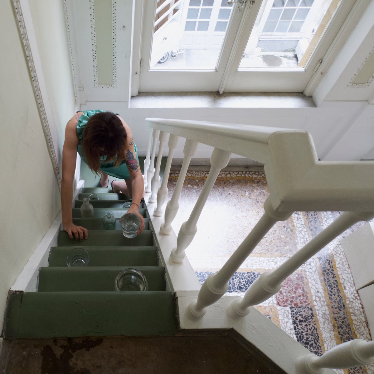 eleonora_chiesa's tweet photo. Sette, site specific video project and multiplos, for "Tre alla terza/Arte si fa design" #artshow, curated by #LuisaChimenz and Grazia Grasso, Studio #Archiquadro, Genova, music by #Edmondoromano , Genova #BEdesignweek23 #prismastudiogenova #Video #installationview https://t.co/8VH9VFCXCi