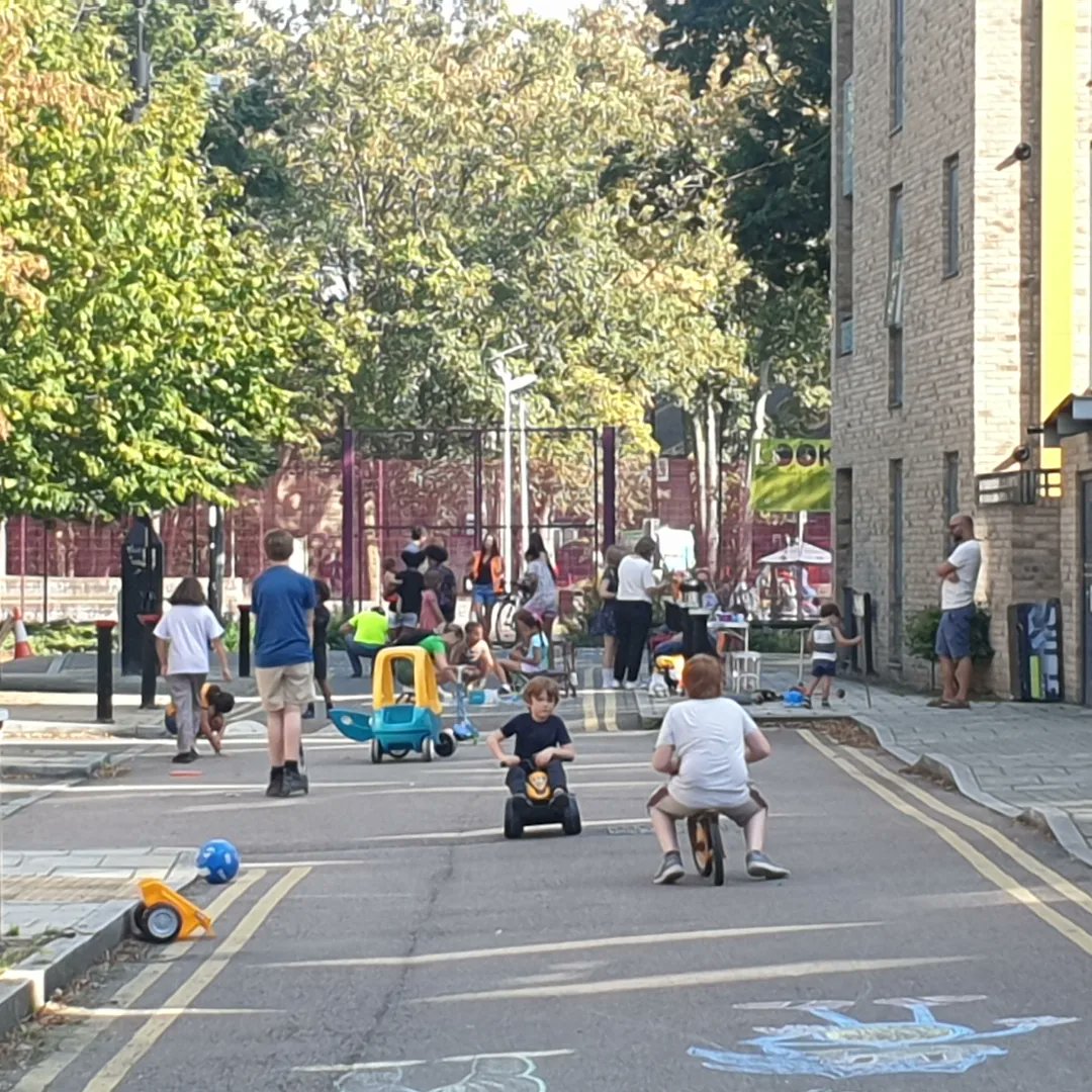 One year of #playstreet on my street in #newcross #kidsnotcars #playingout #playstreet #1000hoursoutside #lovenewcross #londonnationalparkcity #getoutside instagram.com/p/CwvIl2CI9Hc/…