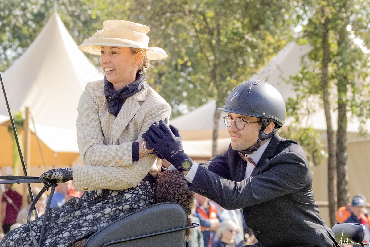 FRA_Equitation's tweet photo. #ATTELAGE - EXCELLENT ! 💯 Bérengère Cressent &amp; Dakotah's Owen ont été sacrés aujourd'hui vice-champions du monde d’attelage Poneys Solo !!! 🐎 Bravo à eux !! 🤩

Pour tout savoir sur la performance  ⤵️
https://t.co/m0MXleN96p https://t.co/B8p8bqEi5d