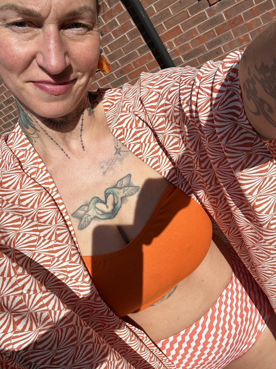 And this orange is the broom I will be riding til Solstice! 🎃🧡