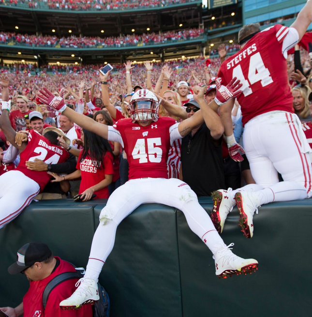barryisthedon's tweet photo. 7 years ago today at Lambeau Field

Wisconsin 16
LSU 14 https://t.co/RIERL12jvW