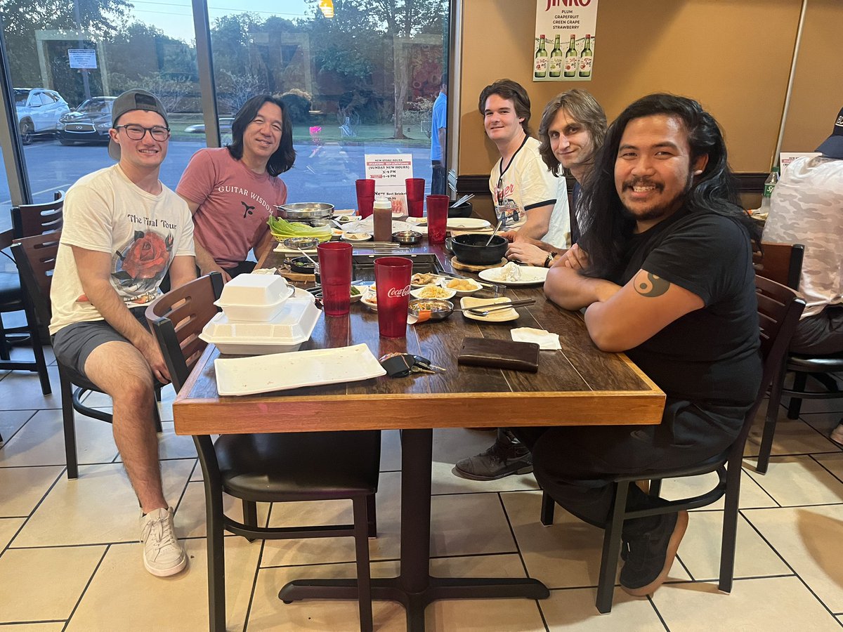 TomoJustFunky's tweet photo. Korean BBQ &amp; 🥢 lesson with @pitchmeeting @dcrutcher @mp_gannon @soohungry @frazierrobbins.gtr ❤️🙏🎶❤️

#thepitchmeeting #nashville #nashvillemusician #tomofujita #koreanbbq #chopsticks #workout #shredded #guitarexercise #guitarwisdom https://t.co/fyZQqMvJeH