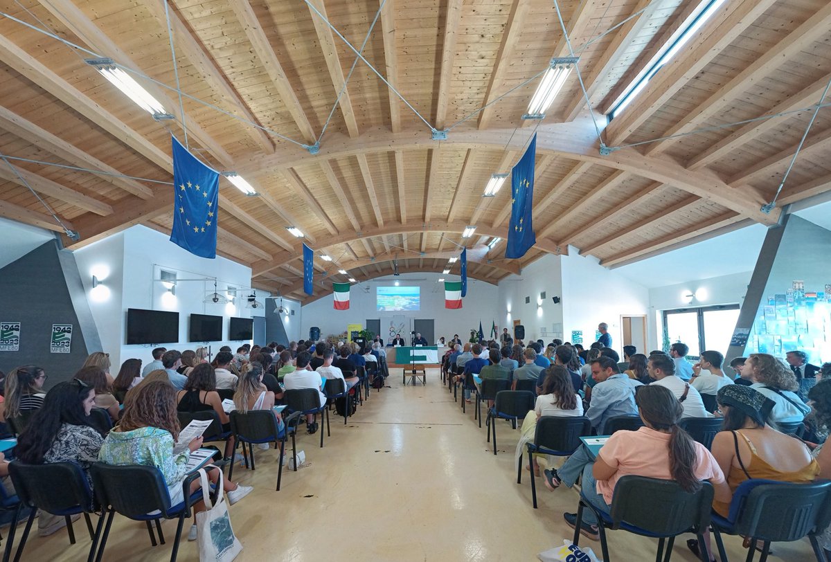 UEF_GrandEst's tweet photo. Coup d'envoi aujourd'hui du séminaire de Ventotene! 

Ce rendez-vous annuel, qui rassemble 150 jeunes de partout en Europe dans l'île où Spinelli fut confiné par le régime fasciste, est devenu l'incontournable des fédéralistes pour débattre sur l'avenir du projet européen. https://t.co/JgIQRZTeKq