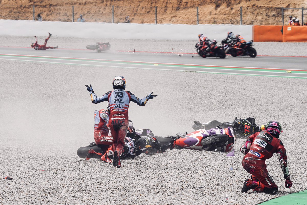 Catalunya chaos 🤯 <a href="/MotoGP/">MotoGP™🏁</a> #MotoGP