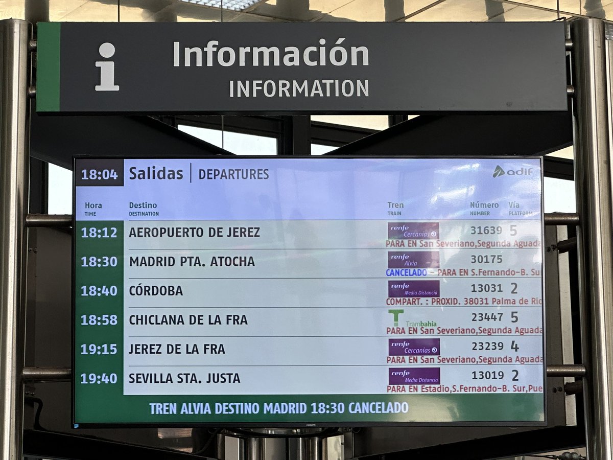 AlmuHndez's tweet photo. @Inforenfe ningún medio oficial ha sido capaz de informar sobre la cancelación de mi tren. https://t.co/C8t13i3PMP
