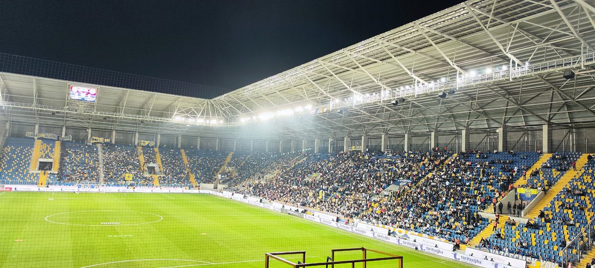 bitcicigeldi's tweet photo. @Ankaragucu Biz sarı lacivert diye bagiracaz pembe forma da nedir https://t.co/ijXgx1RGIg