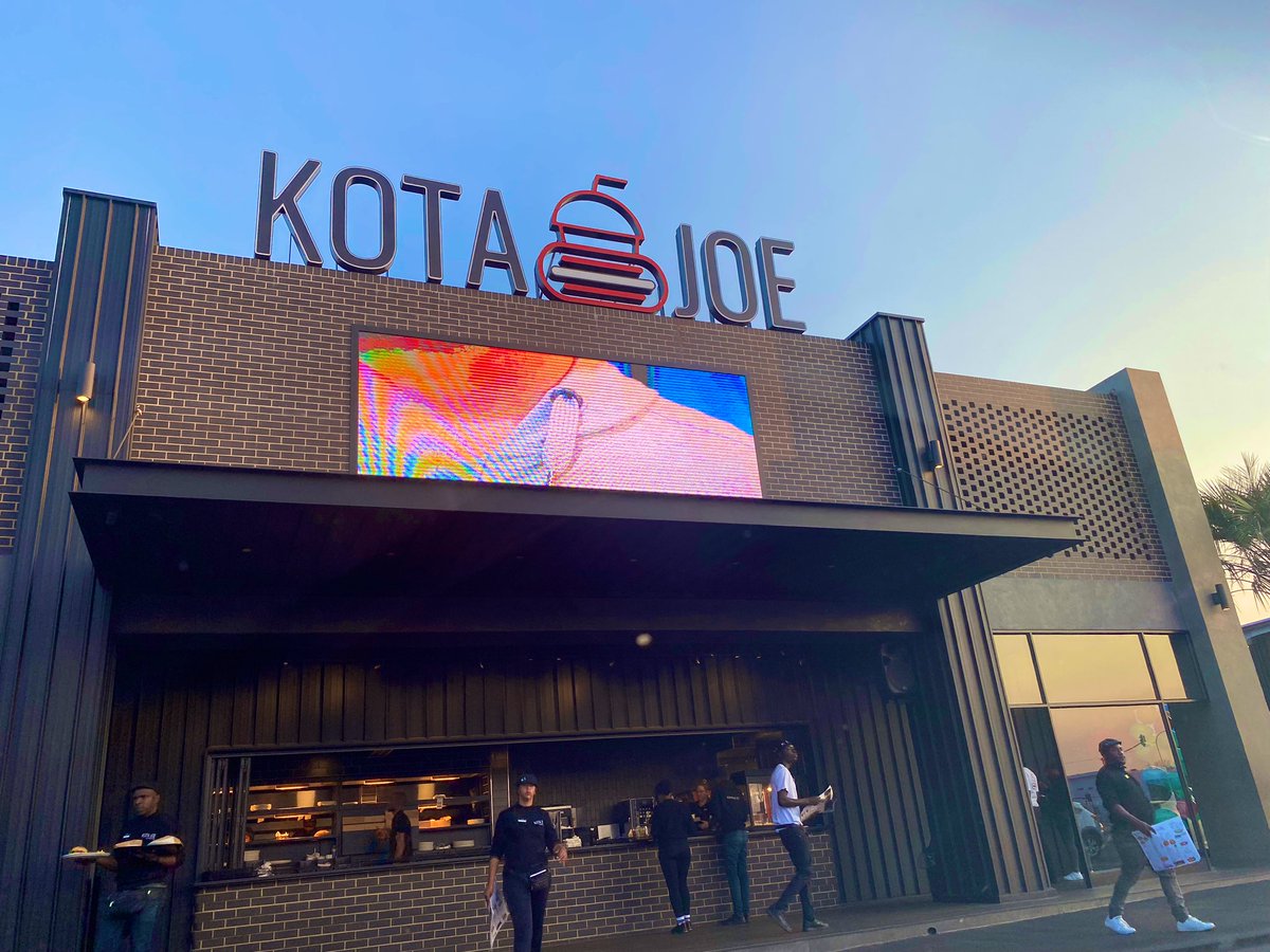 SneakerBaeT's tweet image. New discoveries this weekend whilst I had fun with important people 😊 #WeekendDump