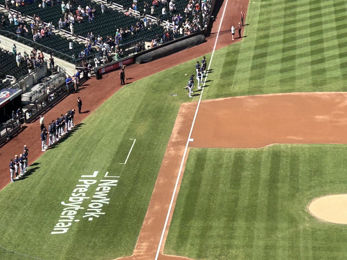 Myronstout's tweet photo. National anthem at the Mets game today. Only 7 Mets on the field standing for the grand old flag. Mostly 1st and 3rd base coaches. Seems the whole Mariners clubhouse on the field. Mariners No 1!!!!! https://t.co/M7SnIRSvhx
