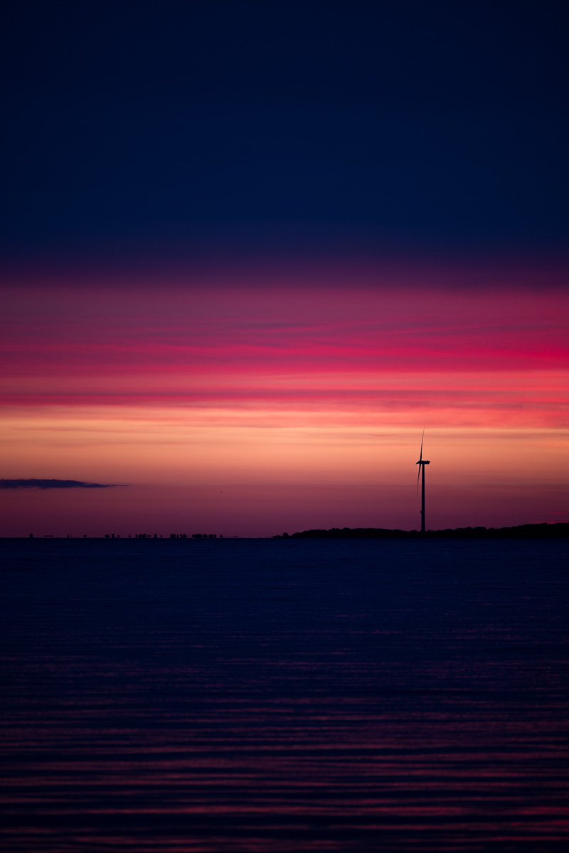 andersklapp's tweet photo. Det vackra med dessa är att de producerar fossilfri energi. https://t.co/yyqJ8NfbQN