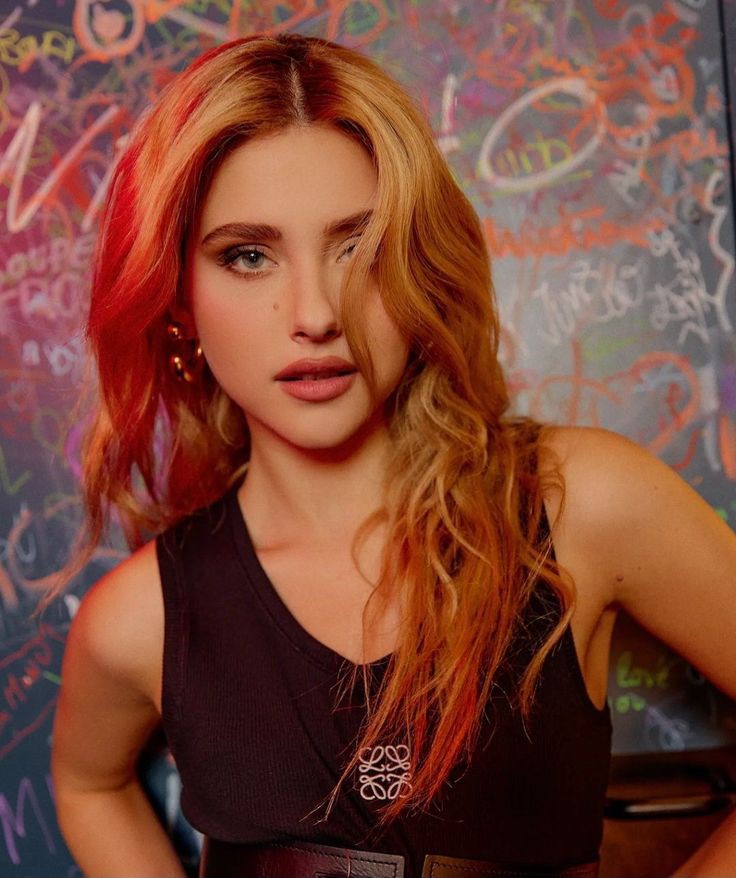 I'm only looking just to live through you vicariously
I've never really been in love, not seriously
I had a dream about a house behind a picket fence
Next one I choose to trust, I hope I use some common sense
But I cut people out like tags on my clothin'
I end up all alone