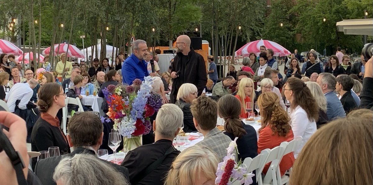Hermann Parzinger (@hparzinger) on Twitter photo Eine Tafel im Grünen heute im #Kulturforum. Perfekter Abschluss des Kultursommerfestivals der <a href="/kulturprojekteb/">Kulturprojekte Berlin</a> Danke an <a href="/mvduelmen/">Moritz van Dülmen</a> und <a href="/ChialoJoe/">Joe Chialo</a> Und natürlich an Claudia Roth <a href="/BundesKultur/">BKM Kultur & Medien</a> Eine Tafel im Grünen heute im #Kulturforum. Perfekter Abschluss des Kultursommerfestivals der <a href="/kulturprojekteb/">Kulturprojekte Berlin</a> Danke an <a href="/mvduelmen/">Moritz van Dülmen</a> und <a href="/ChialoJoe/">Joe Chialo</a> Und natürlich an Claudia Roth <a href="/BundesKultur/">BKM Kultur & Medien</a>