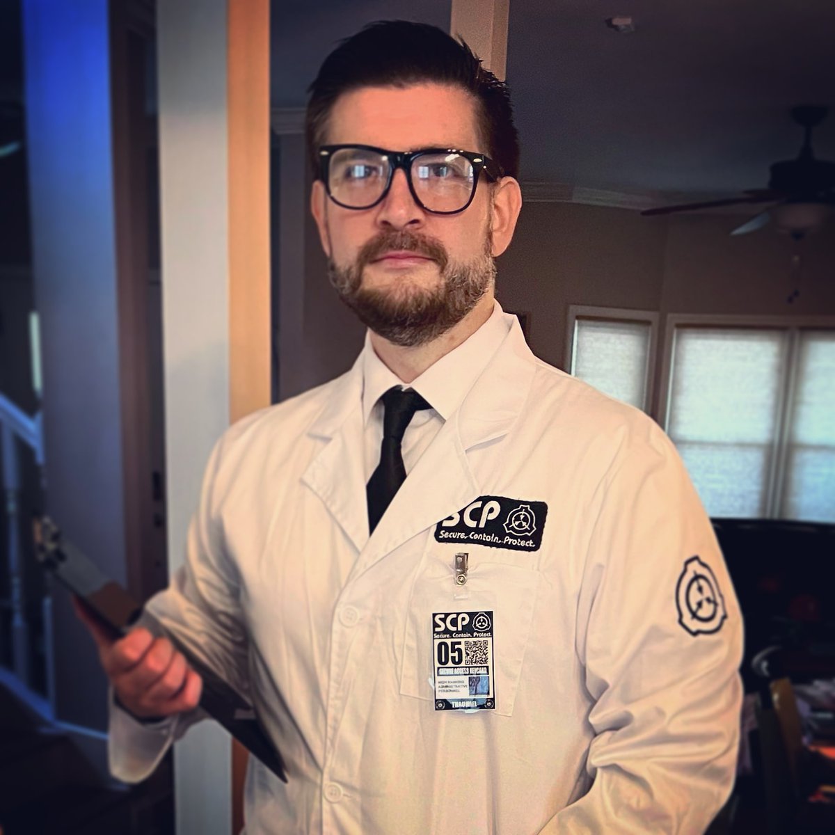 BotchedPodcast's tweet image. Tonight at the LIVE Botched show at @DragonCon, Council Member O5-12 “The Dungeon Master” will take new SCP Foundation Junior Researchers on a tour of their new facility. It will be scary. It will be mysterious. It will be…stupid. 10PM Hilton Crystal Ballroom.