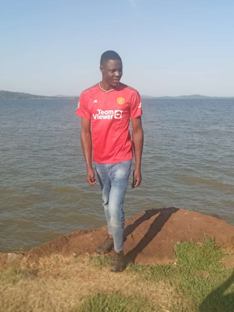 HamuzaYiga's tweet photo. Sirina nyo naye ndi mumativu nsasira ab'Arsenal ng'emitima minaku https://t.co/PQ5OfARmH6