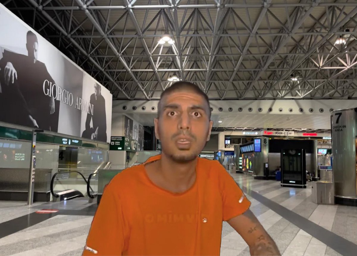 مهاجر ایرانی بعد ارائه ۳۰هزار دلار تمکن وقتی میبینه با کسی که صندوق عقب ۴۰۵ شوتی خوابیده از مرز رد شده مقایسه‌اش میکنن: