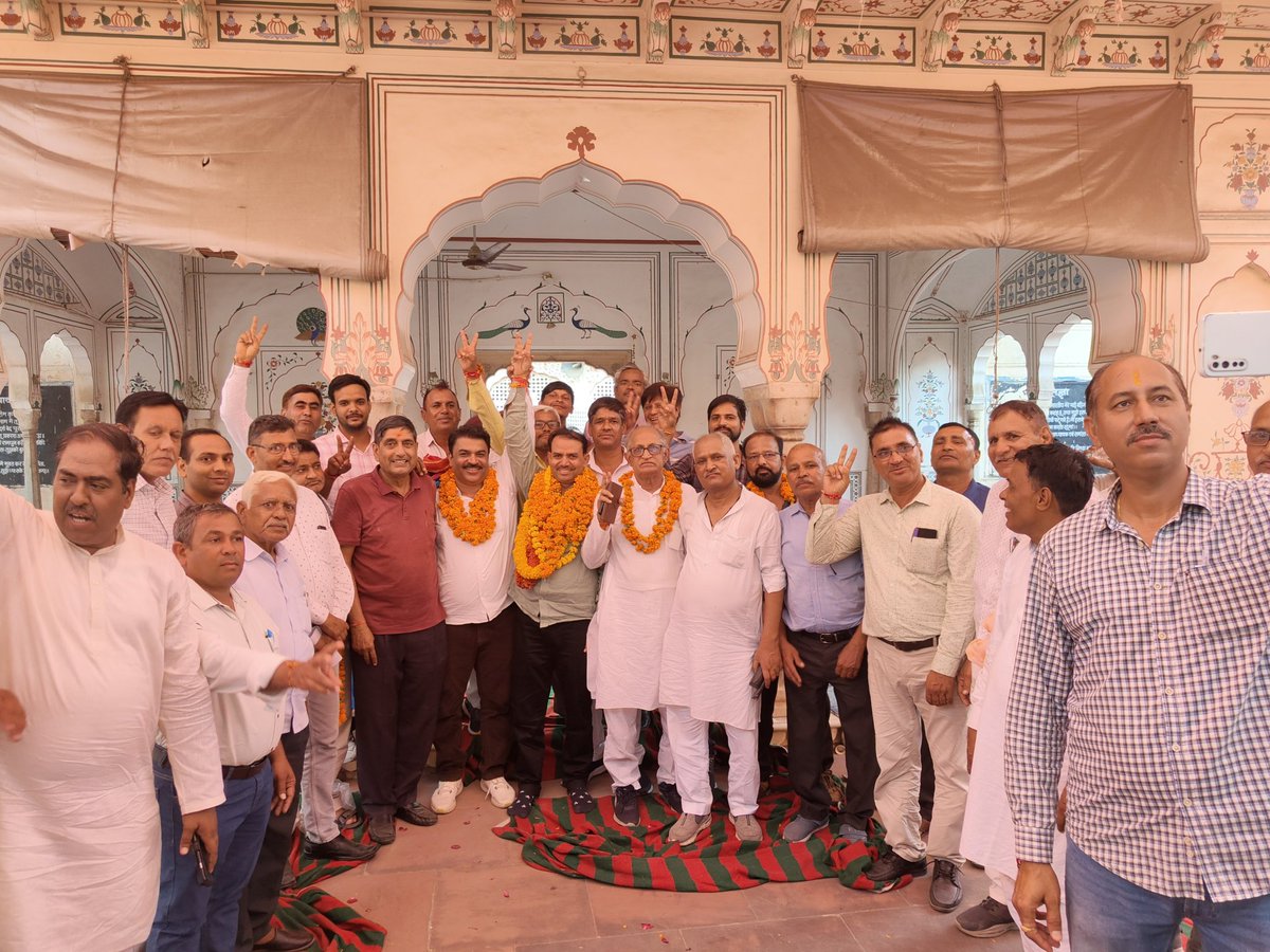 प्रदेश के 8 लाख कर्मचारियों का नेतृत्व करने वाले सर्वाधिक सुदृढ़ ,संगठित एवं गौरवशाली अखिल राजस्थान राज्य कर्मचारी संयुक्त महासंघ के आज हुए निर्वाचन में प्रदेश अध्यक्ष पद पर निर्वाचित करने के लिए महासंघ के समस्त सम्मानित साथियों तथा 08 लाख कर्मचारियों का हार्दिक आभार ।
#महासंघ